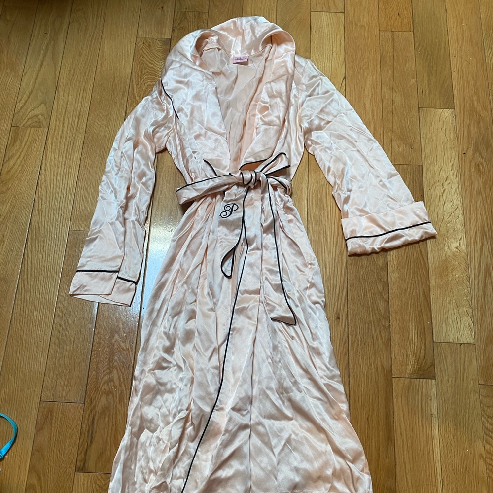 Agent Provacateur Pink Silk Robe - Picture 5 of 6